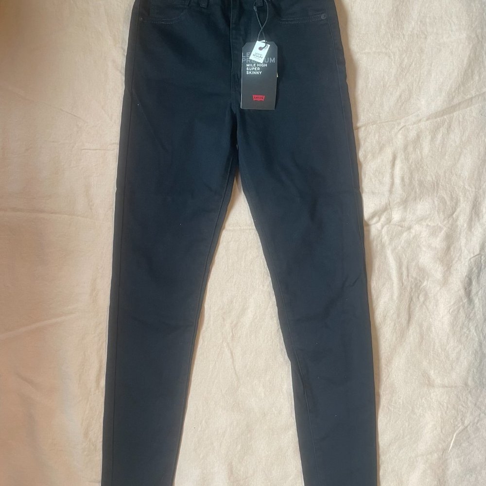 Levi's | NWT Mile High Super Skinny Jean | 28